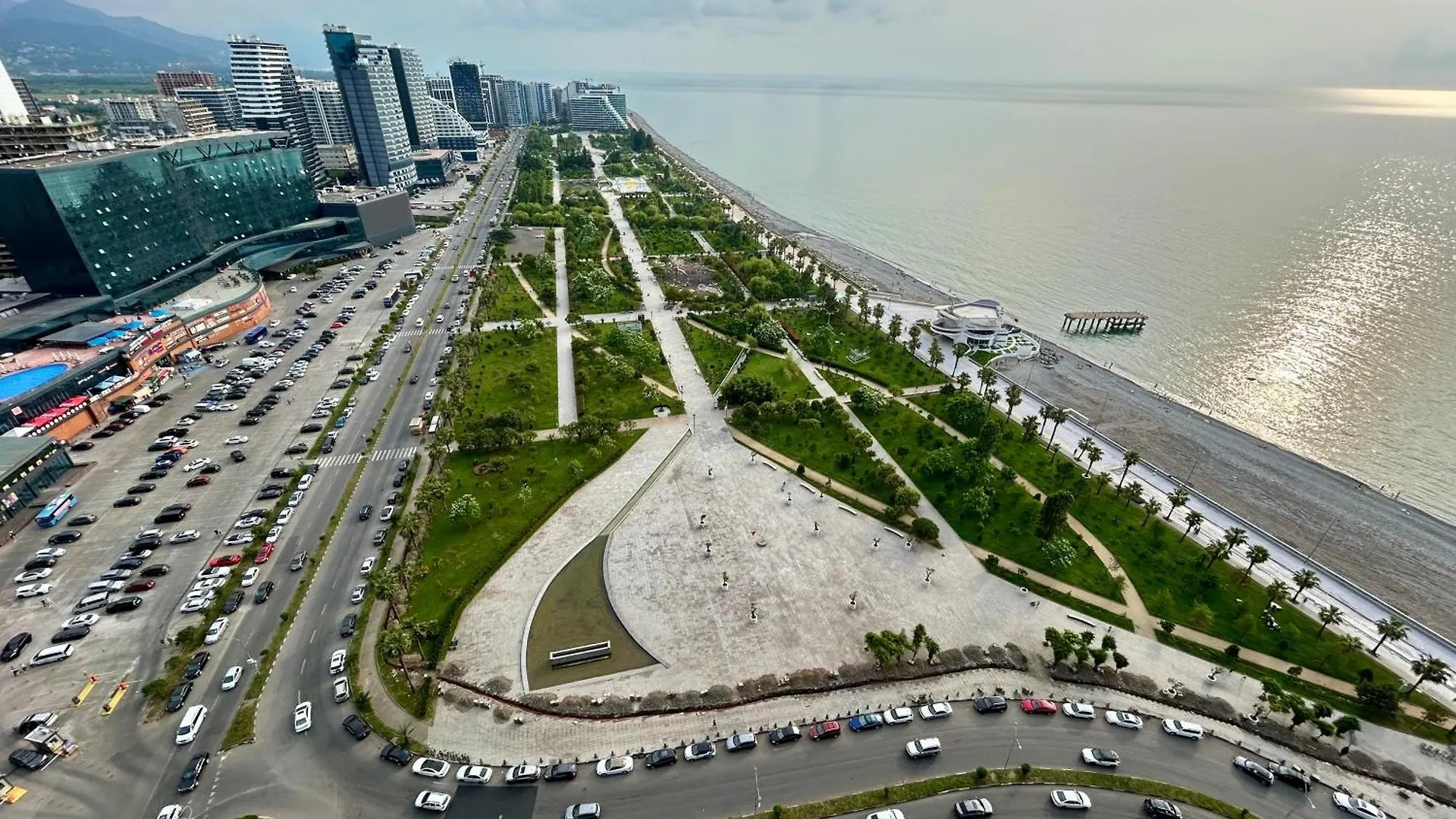 Real Beach Tower Batumi Aparthotel