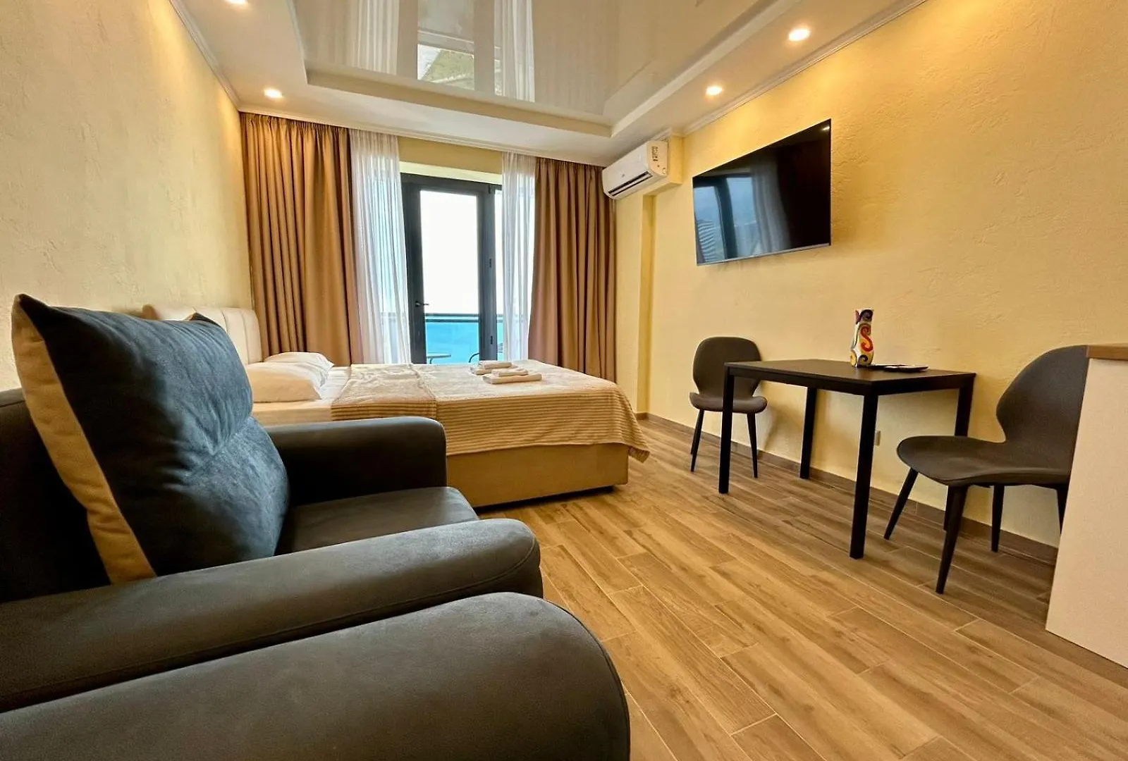 Real Beach Tower Batumi Aparthotel