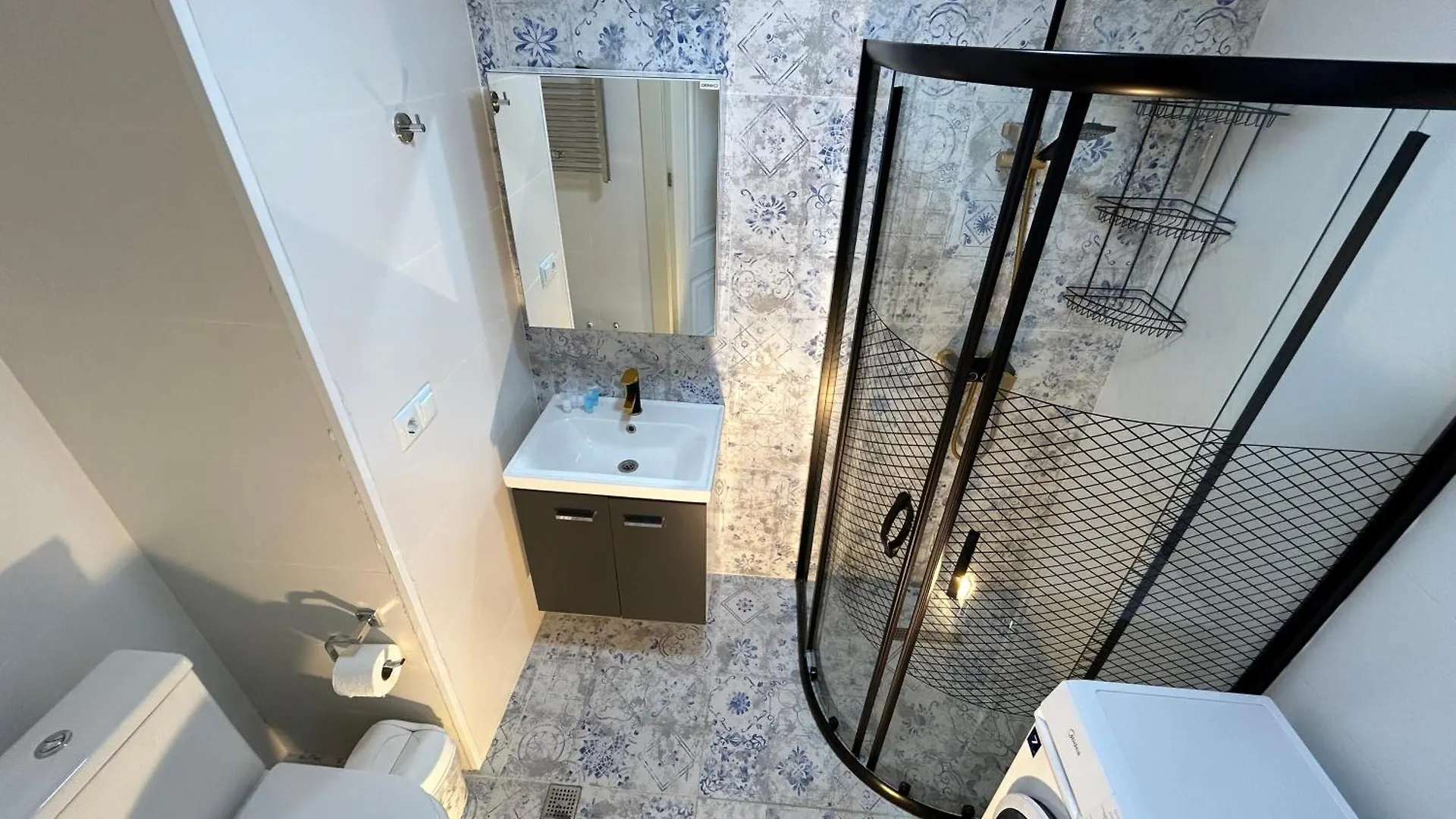 Real Beach Tower Batumi Aparthotel