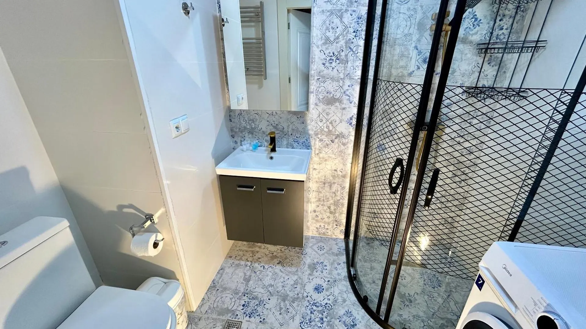 Real Beach Tower Batum Apart Otel