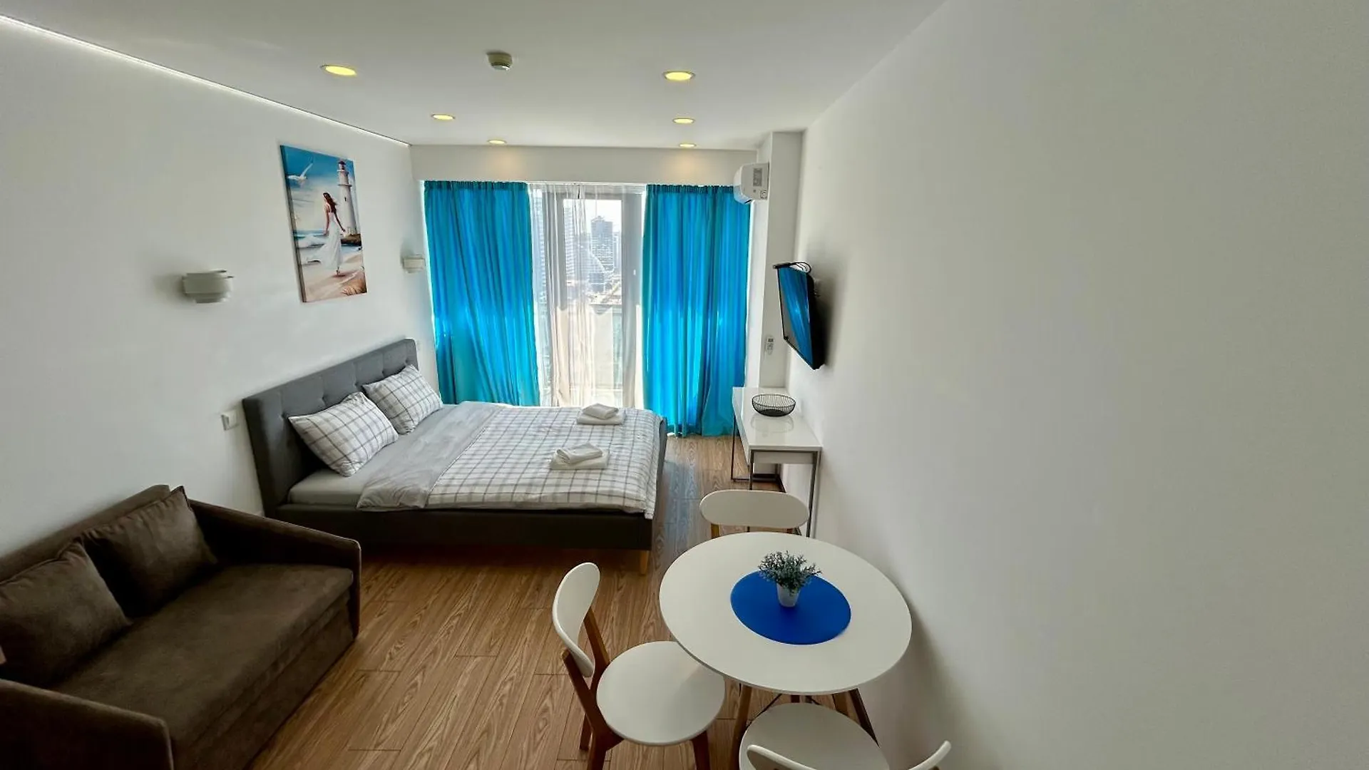 Real Beach Tower Batumi 0*,
