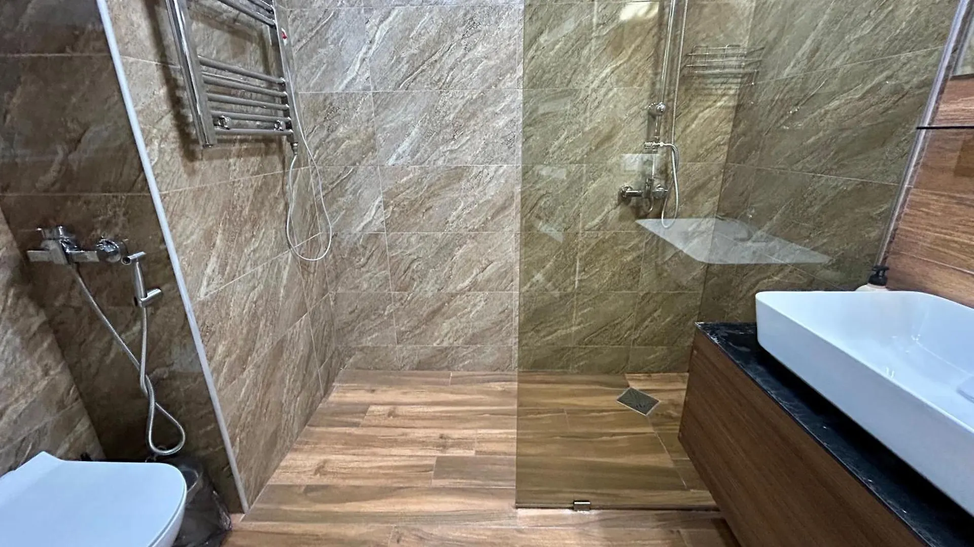 Real Beach Tower Batum Apart Otel